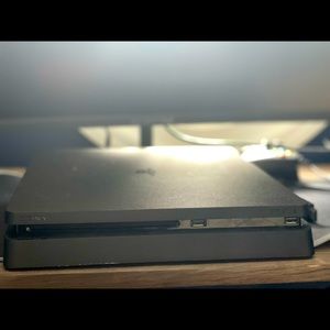 Sony PlayStation 4 Slim